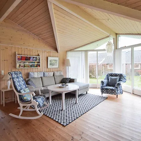 Two-bedroom In Juelsminde * Sønderby